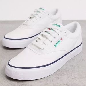 REEBOK CLUB C COAST SNEAKERS - UNISEX WOMENS 9. MENS 7.5. WHITE